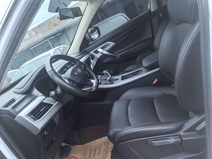 Фото 7 - Geely Atlas