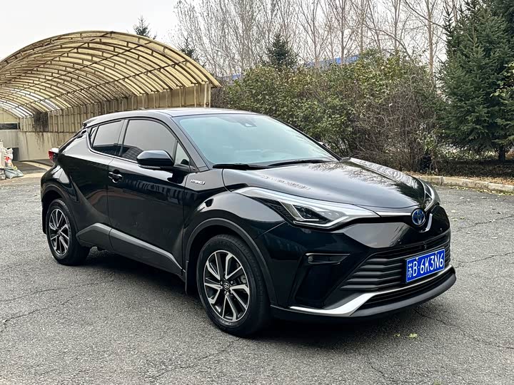 Фото 3 - Toyota C-HR
