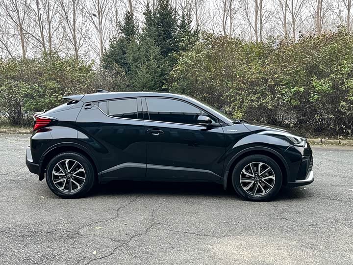 Фото 4 - Toyota C-HR