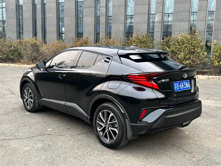 Фото 5 - Toyota C-HR