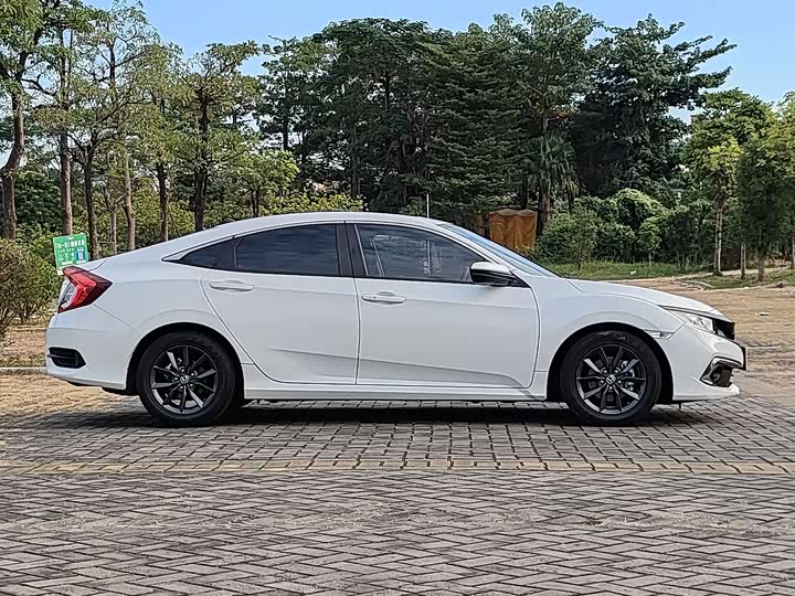 Фото 4 - Honda Civic