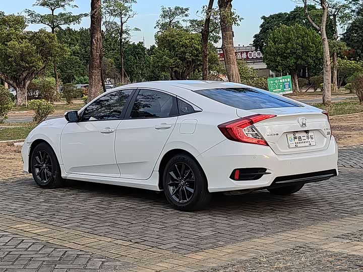 Фото 7 - Honda Civic