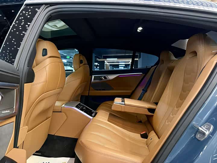 Фото 28 - BMW 8 Series