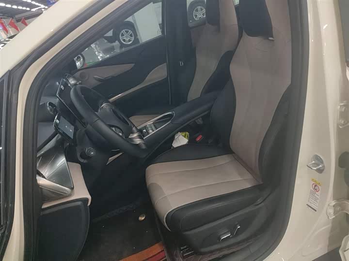 Фото 15 - BYD Dolphin