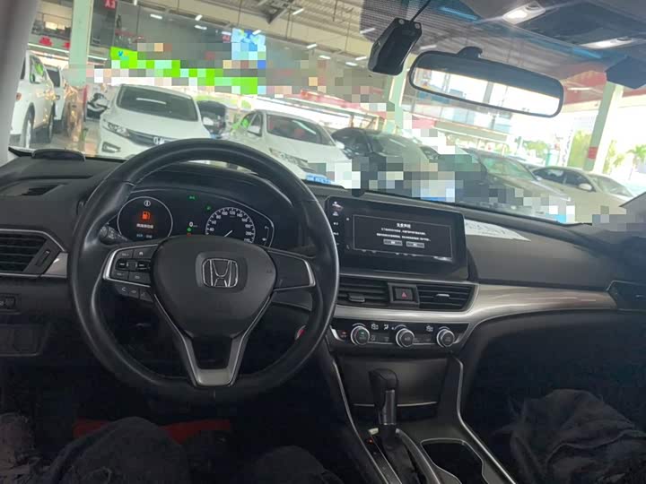 Фото 10 - Honda Accord