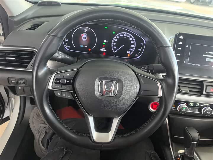 Фото 11 - Honda Accord