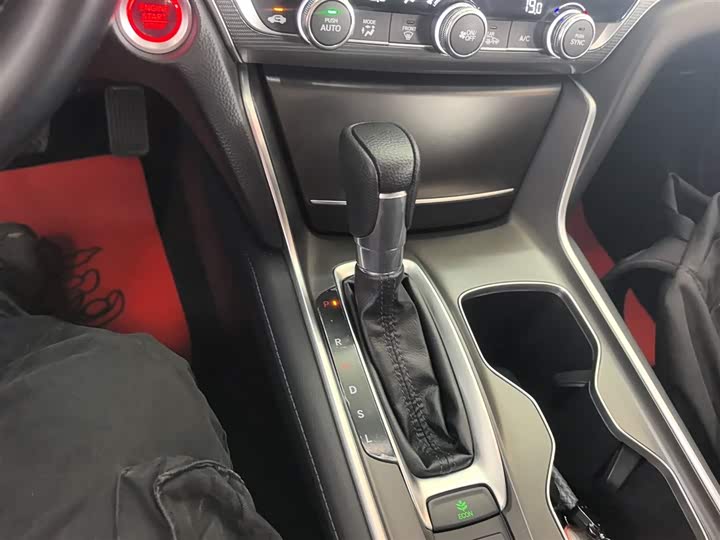 Фото 14 - Honda Accord