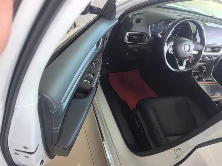 Фото 15 - Honda Accord