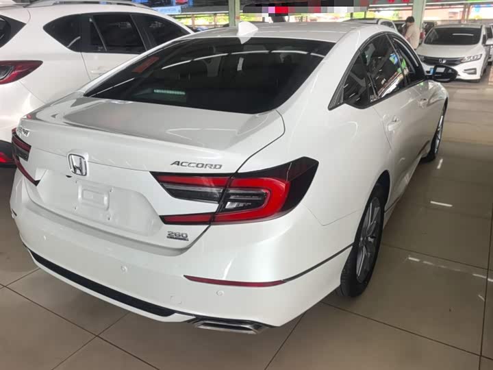 Фото 7 - Honda Accord