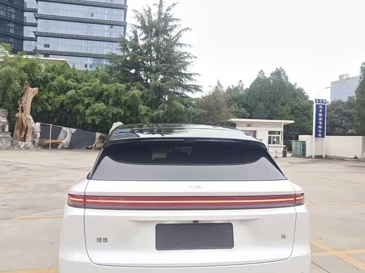 Фото 6 - LiXiang i6