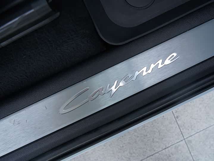 Фото 12 - Porsche Cayenne Hybrid