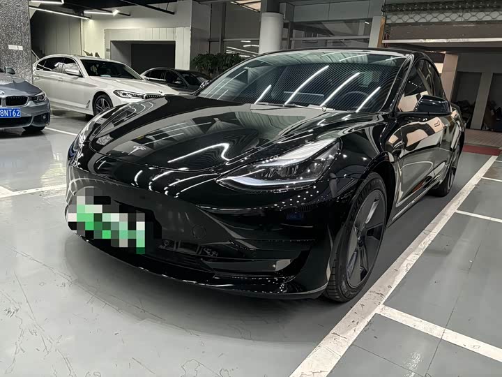 Фото 1 - Tesla Model 3