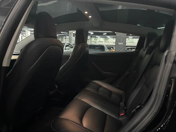 Фото 11 - Tesla Model 3