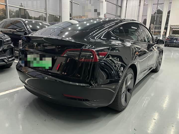 Фото 12 - Tesla Model 3