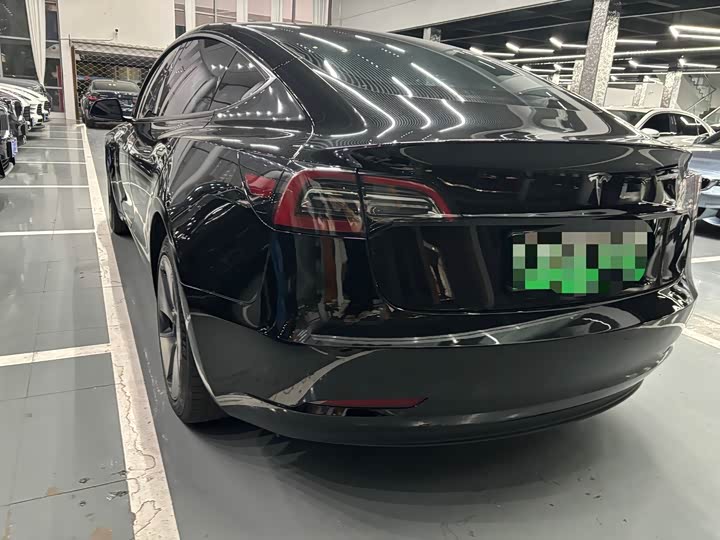 Фото 14 - Tesla Model 3