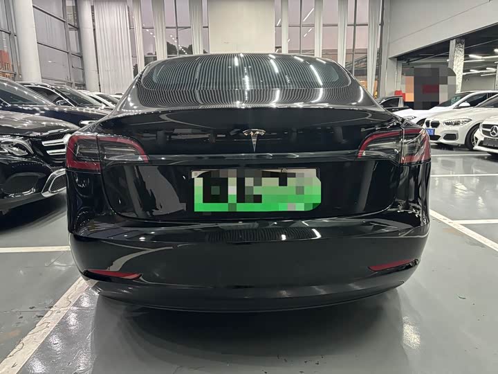 Фото 15 - Tesla Model 3