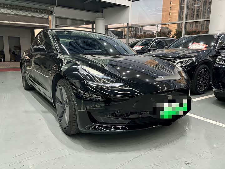 Фото 3 - Tesla Model 3
