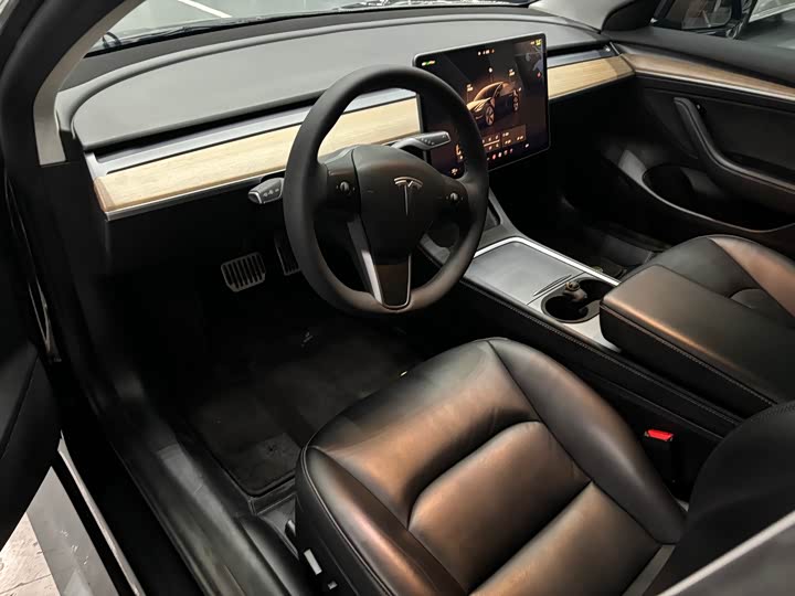 Фото 6 - Tesla Model 3