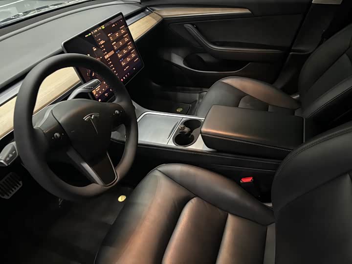 Фото 7 - Tesla Model 3