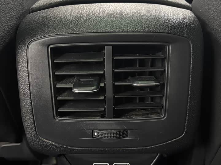 Фото 16 - Volkswagen T-Roc