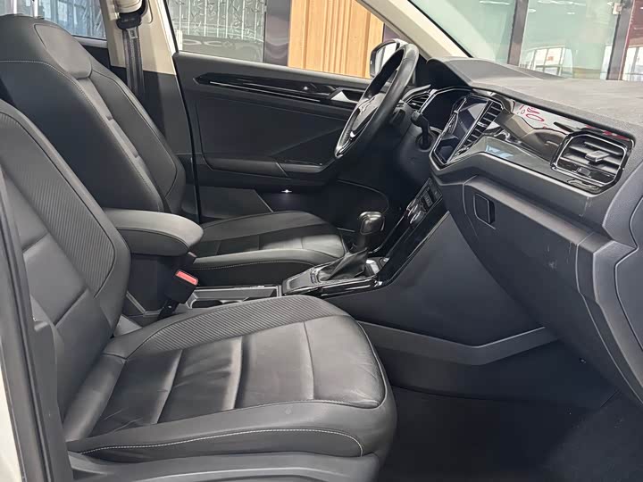 Фото 21 - Volkswagen T-Roc