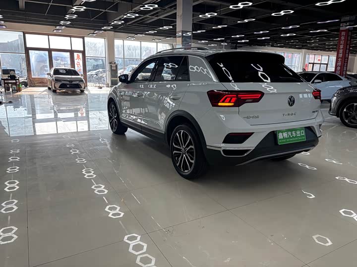 Фото 7 - Volkswagen T-Roc