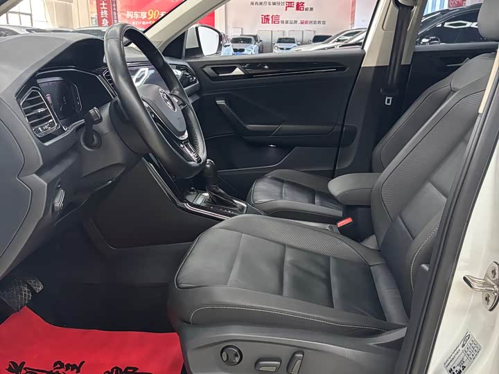 Фото 9 - Volkswagen T-Roc