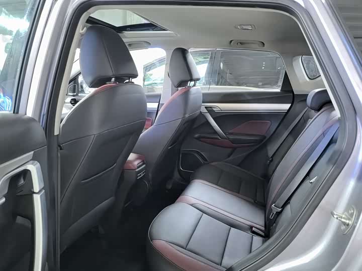 Фото 8 - Geely Coolray