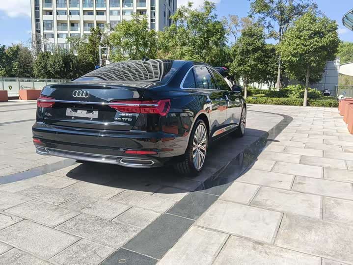 Фото 3 - Audi A6L