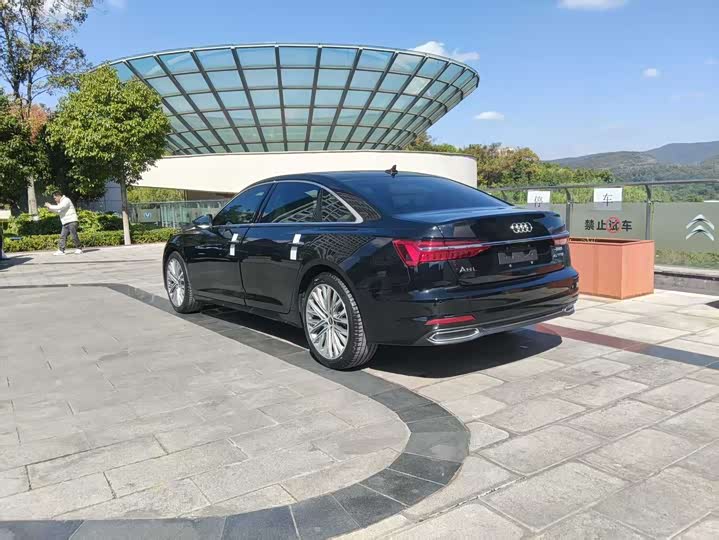 Фото 4 - Audi A6L