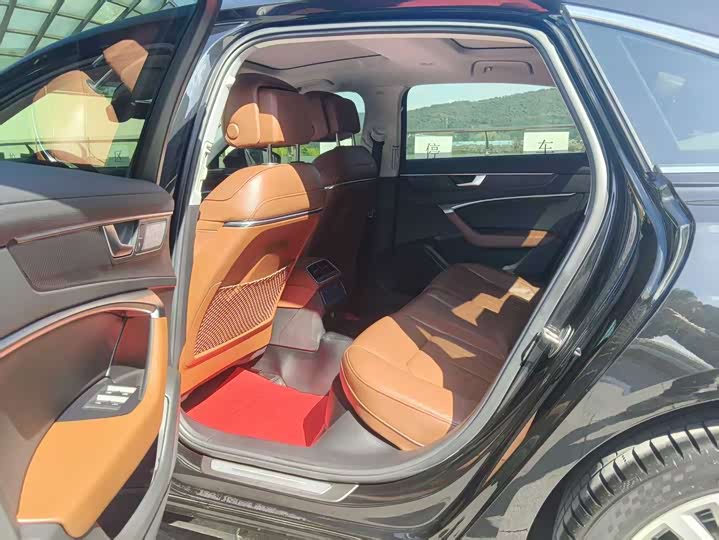 Фото 8 - Audi A6L