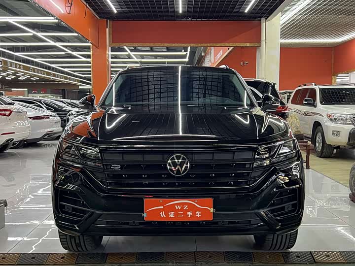 Фото 2 - Volkswagen Touareg