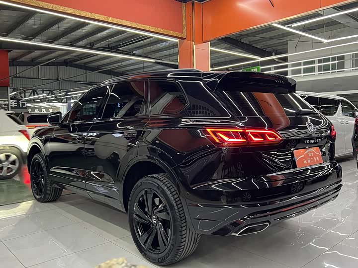 Фото 8 - Volkswagen Touareg