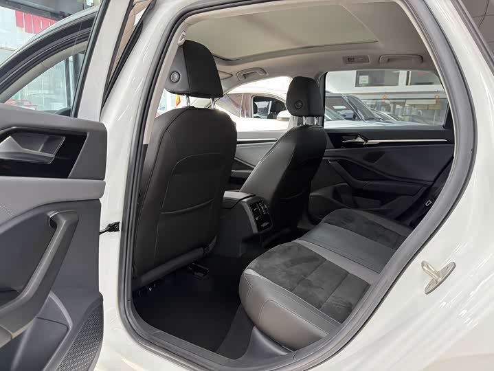 Фото 4 - Volkswagen Sagitar L