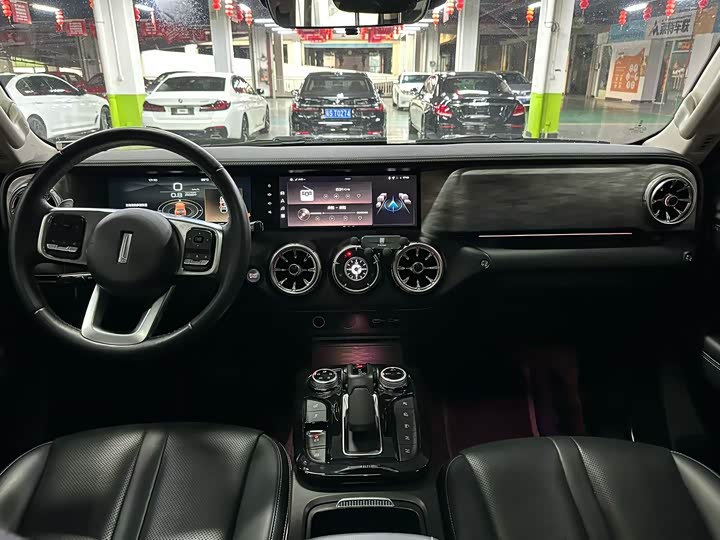 Фото 6 - Tank 300