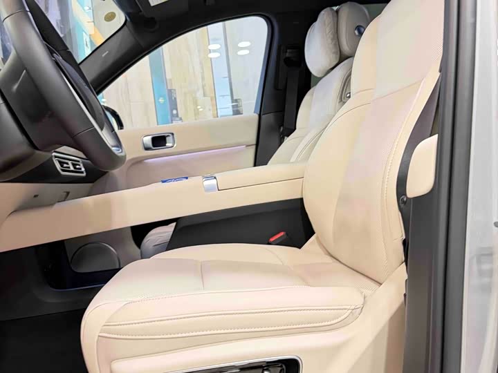 Фото 11 - LiXiang L7