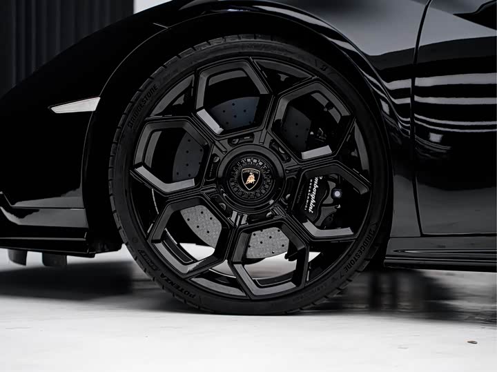 Фото 4 - Lamborghini Huracán