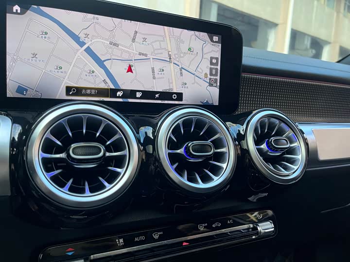 Фото 10 - Mercedes-Benz GLB-Class