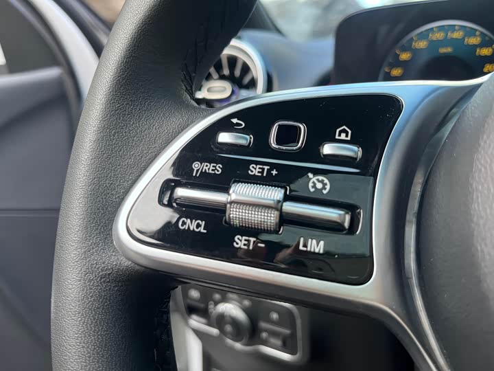 Фото 11 - Mercedes-Benz GLB-Class