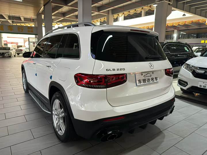 Фото 15 - Mercedes-Benz GLB-Class