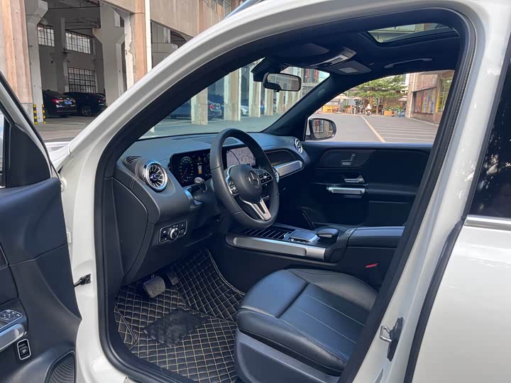 Фото 6 - Mercedes-Benz GLB-Class