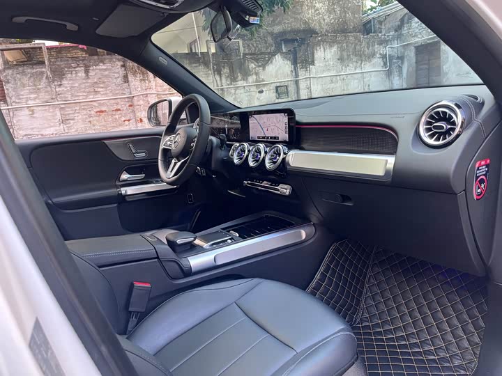 Фото 8 - Mercedes-Benz GLB-Class