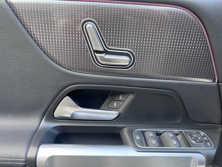 Фото 9 - Mercedes-Benz GLB-Class