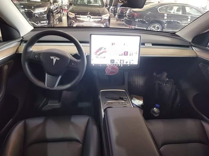 Фото 10 - Tesla Model Y