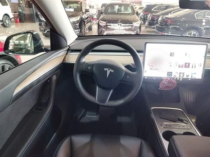 Фото 11 - Tesla Model Y