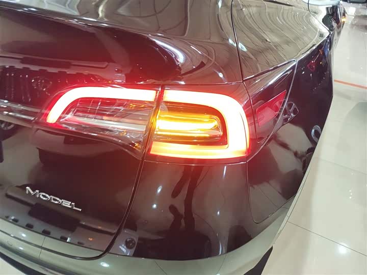 Фото 8 - Tesla Model Y