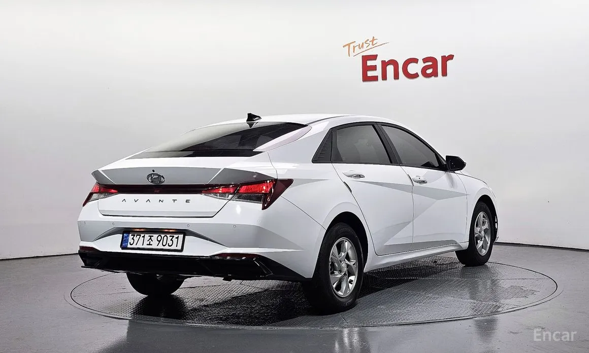 Фото 2 - Hyundai Avante