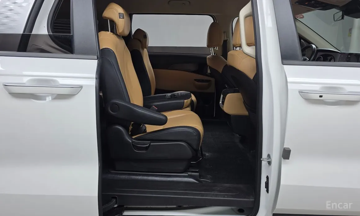 Фото 12 - Kia Carnival