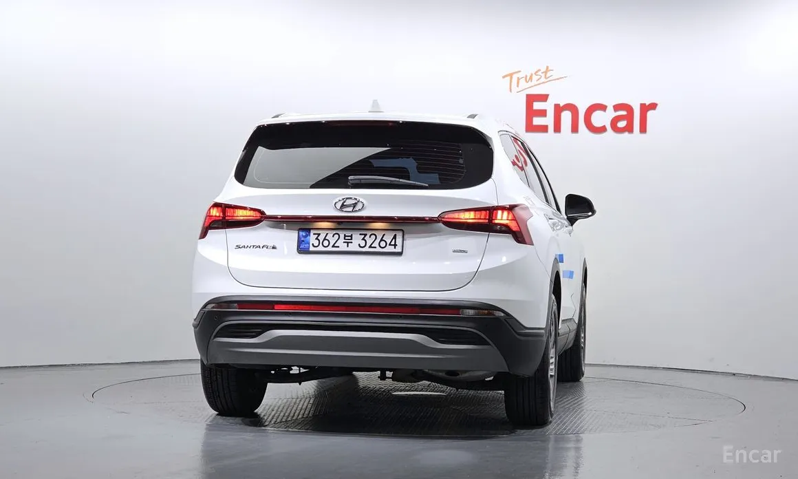 Фото 4 - Hyundai Santa Fe