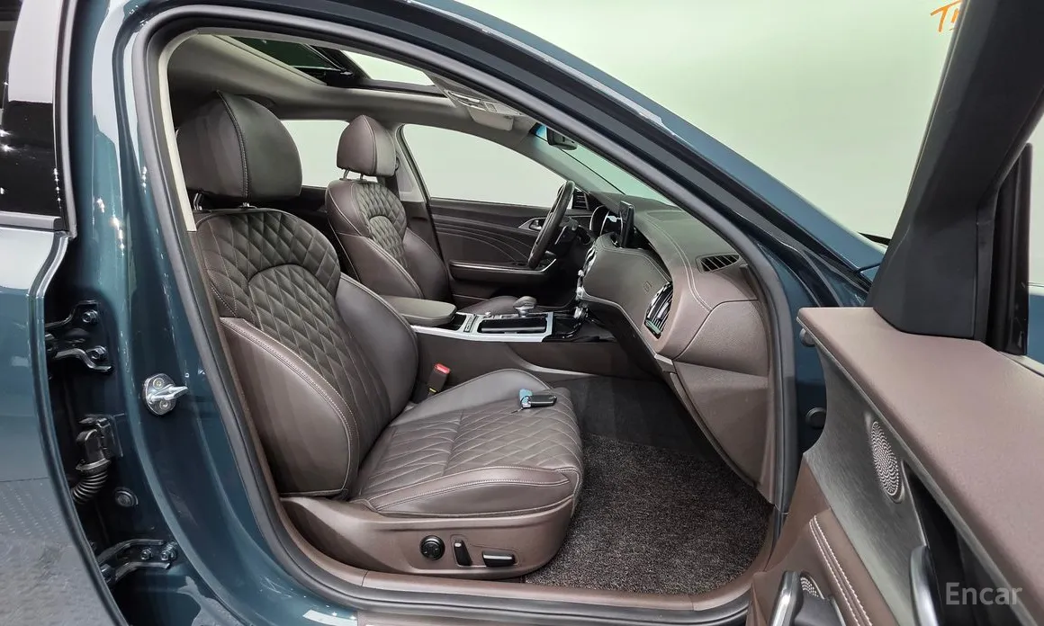 Photo 10 - Kia Stinger